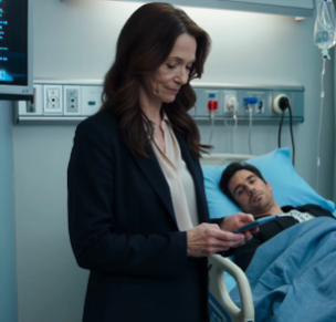 I flew to Florida without warning and found my son lying alone in the intensive care unit. And my daughter-in-law was gathering to celebrate on a yacht… I didn’t make a fuss—I contacted the bank to temporarily stop the transactions. An hour later, she called—and everything began.