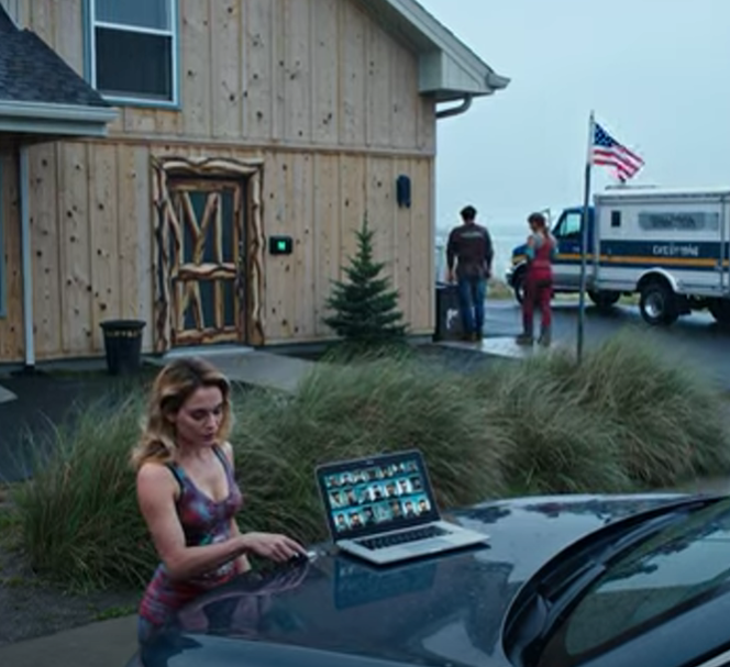 – Szerda délután költözöm be – mondta a húgom villásreggeli közben, mosolyogva, mintha jó hírt osztana meg. – Apa már megadta a végső jóváhagyást.