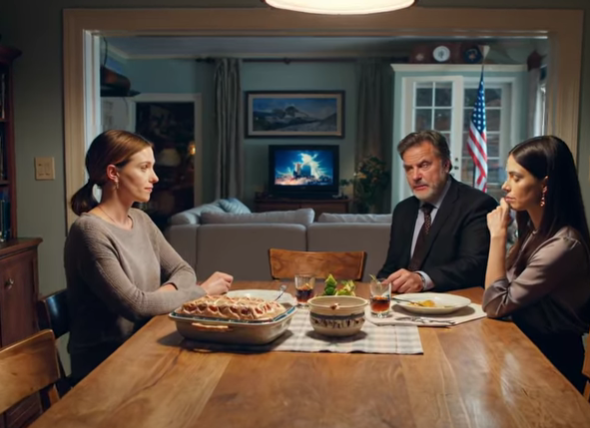 Csendben telt a családi vacsora, amikor anya megdicsérte a húgom „havi támogatását”.