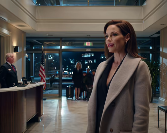 „Közelebb van a lakásod a repülőtérhez” – írta a húgom este 10-kor. „Két hétre hozom a 3 gyerekemet – a férjem meglepett a Bora Borával!” Visszaírtam: „Nem vagyok otthon.” Azt válaszolta: „Anyánál van a pótkulcsod – Ő enged be minket!” Elmosolyodtam… És felhívtam a biztonságiakat, hogy azonnal cseréljék ki a zárakat.