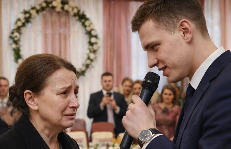 Az esküvő alatt a vőlegény megparancsolta a biztonságiaknak, hogy vigyék ki a saját anyját a teremből, és koldusnak nevezte, de mielőtt elment volna, a nő olyasmit tett, amivel az egész termet megdöbbentette 😢😱